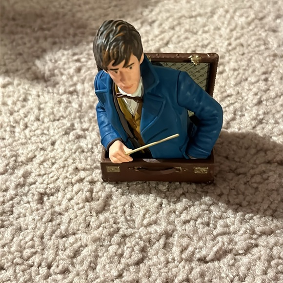 Fantastic Beasts and Where to Find Them Newt Scamander Hallmark Keepsake 2022 - Picture 11 of 12